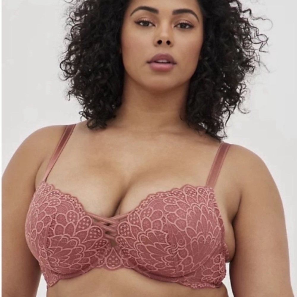 Torrid XO Push-Up Plunge Rose Lace Bra NWT